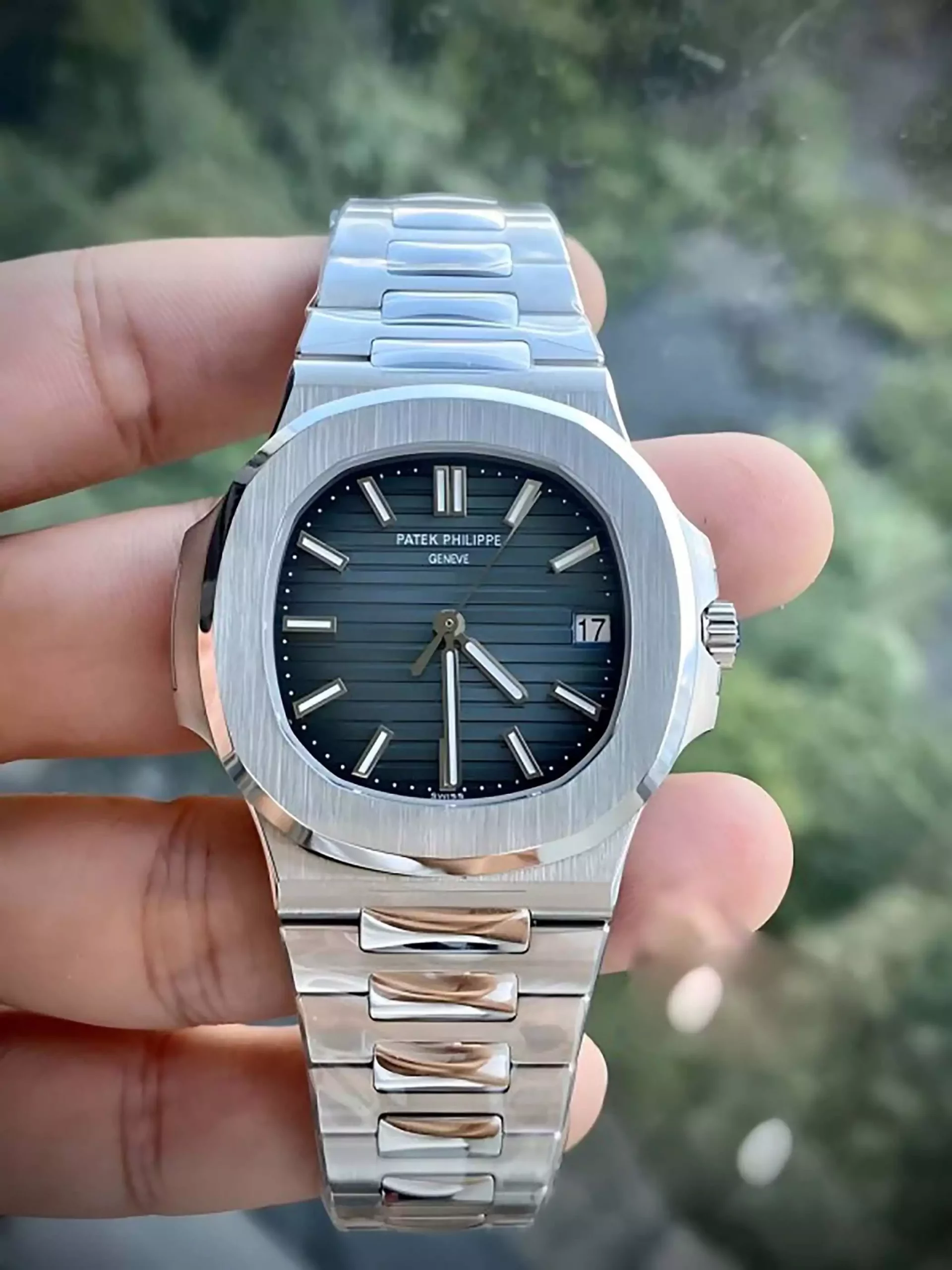 PATEK PHILIPPE NAUTILUS Blue Dial Unisex Watch Item No. 5711-1A-010 40mm