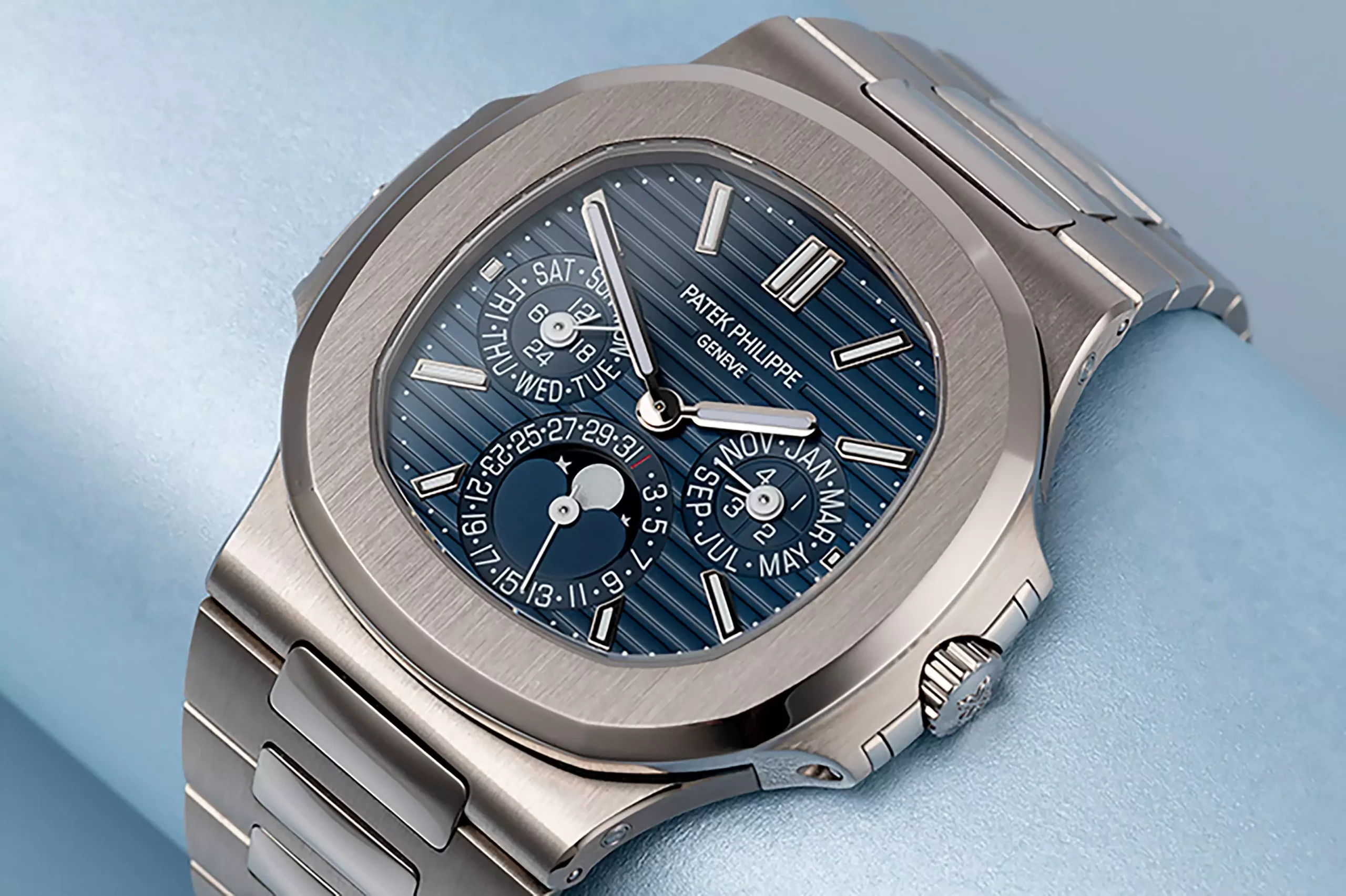 PATEK PHILIPPE Nautilus Perpetual Automatic Blue Dial Men’s Watch Item No. 57401G-001 ( Replica )