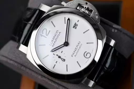 PANERAI Luminor Quaranta Automatic White Dial Men’s Watch Item No. PAM01371 ( Replica )