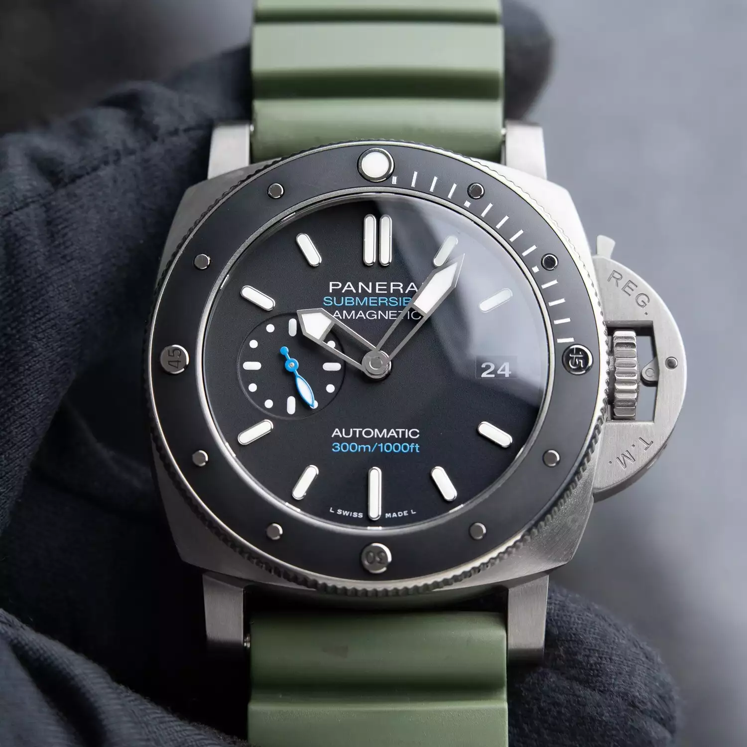 Panerai Luminor Submersible PAM01389 47mm Watch Black Dial Green Strap Men’s Watch ( Replica )