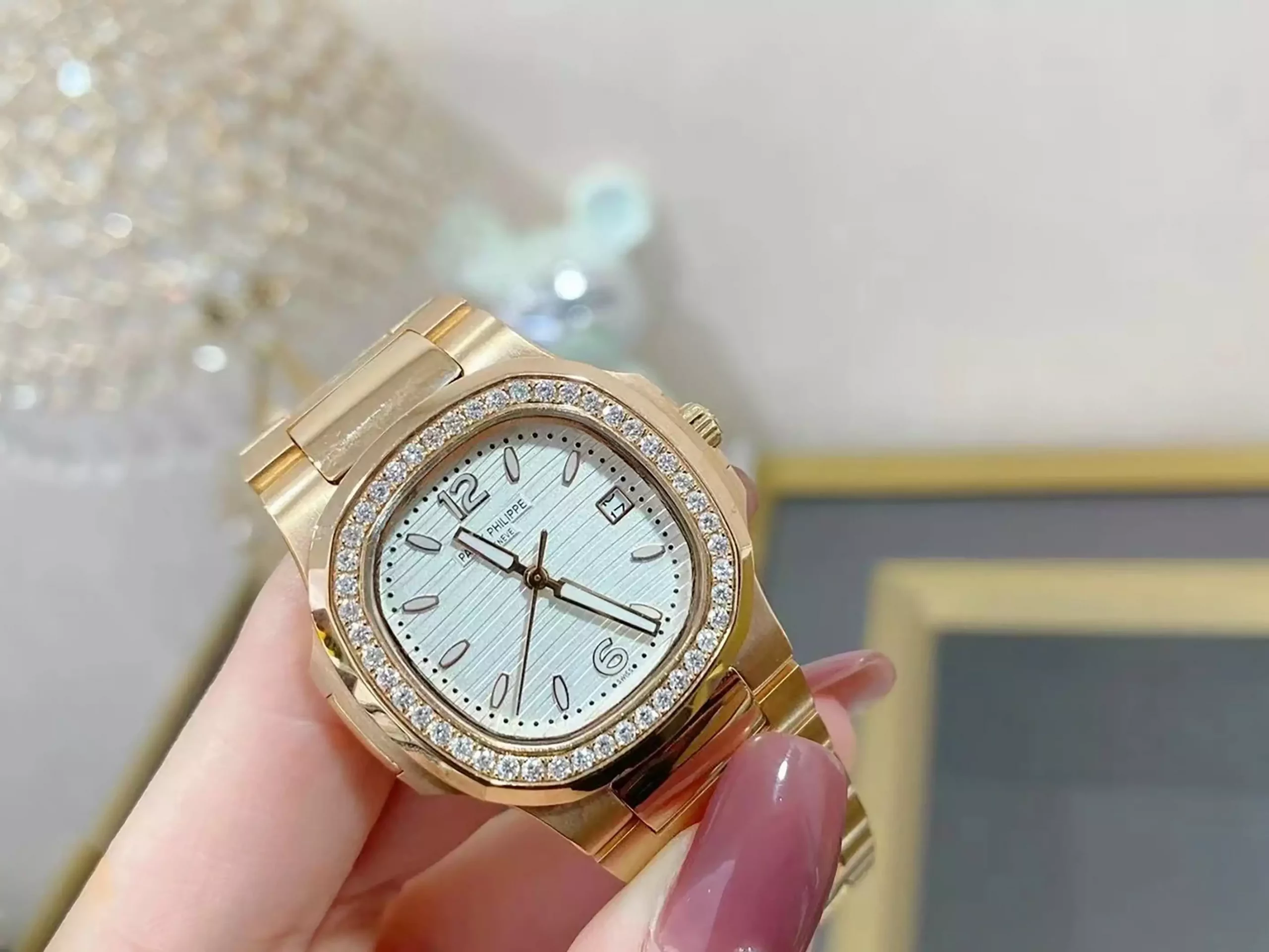 PATEK PHILIPPE 18kt Rose Gold Diamond Ladies Watch 7010-1R-011 Item No. 70101R-011 ( Replica )