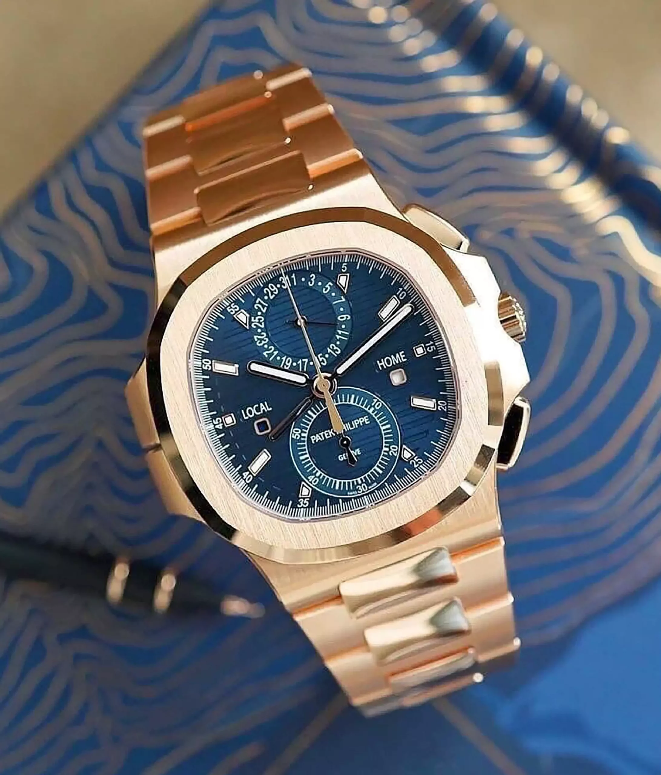 PATEK PHILIPPE Nautilus Chronograph Automatic Blue Dial Men’s Watch Item No. 5990-1R-001 ( Replica )