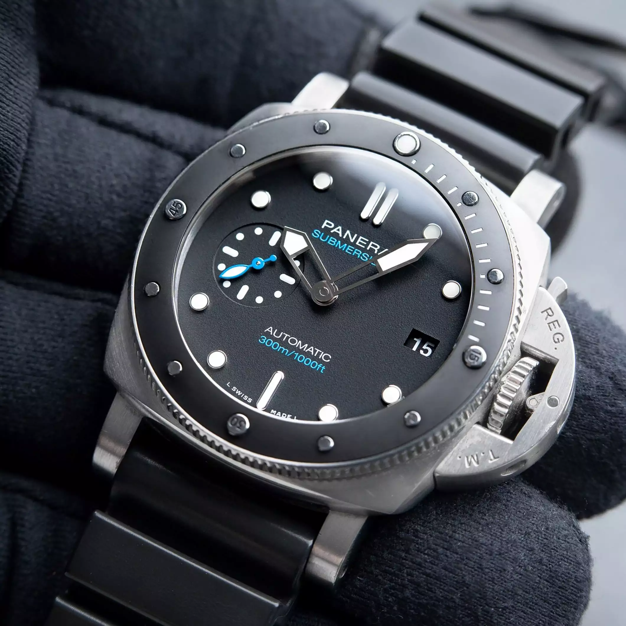 Panerai Luminor Submersible Black Dial Ceramic Bezel Steel Diver Pam683 ( Replica )