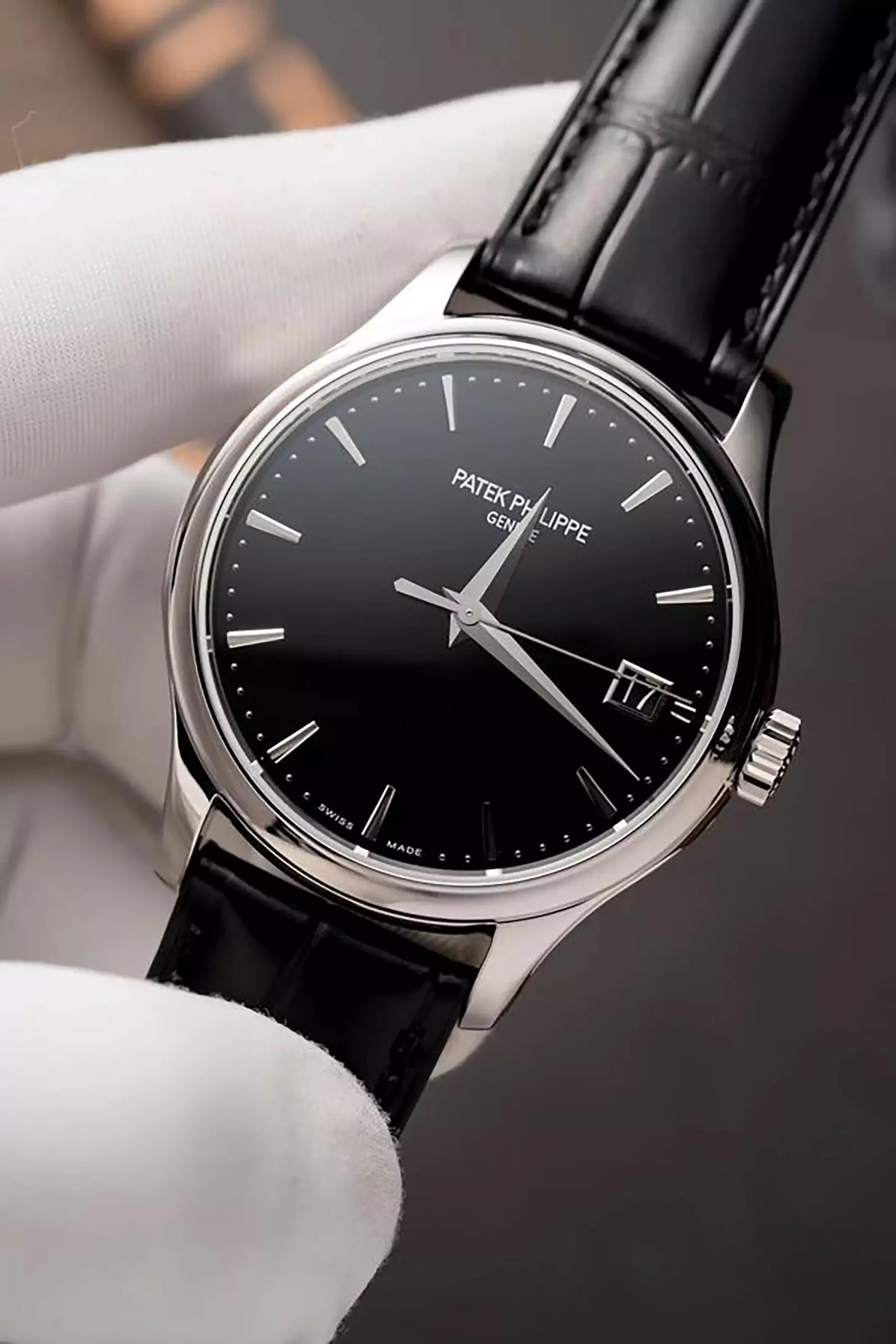 PATEK PHILIPPE Calatrava Automatic Black Dial Men’s Watch Item No. 5227G-010 ( Replica )