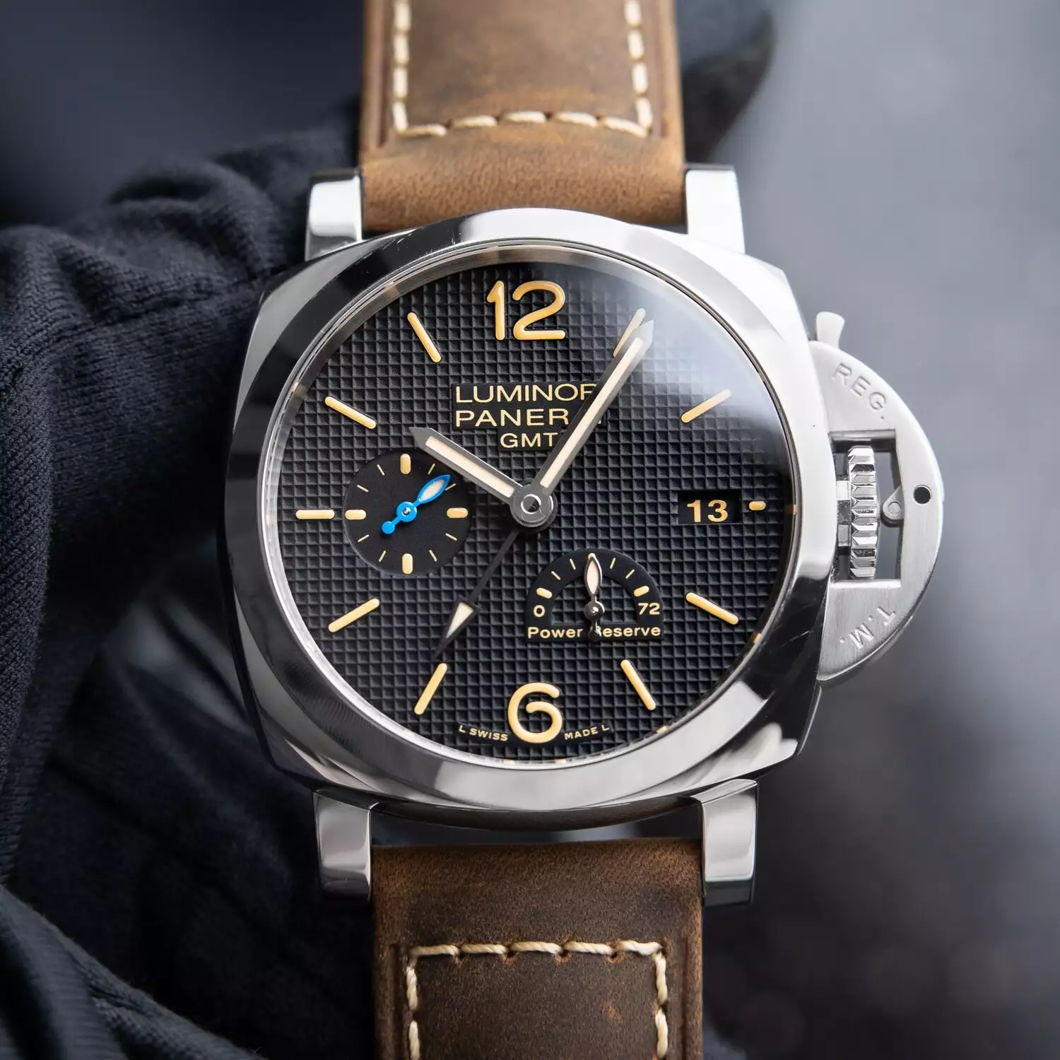 Panerai Luminor Black Dial Men’s Watch 42mm PAM01537 ( Replica )