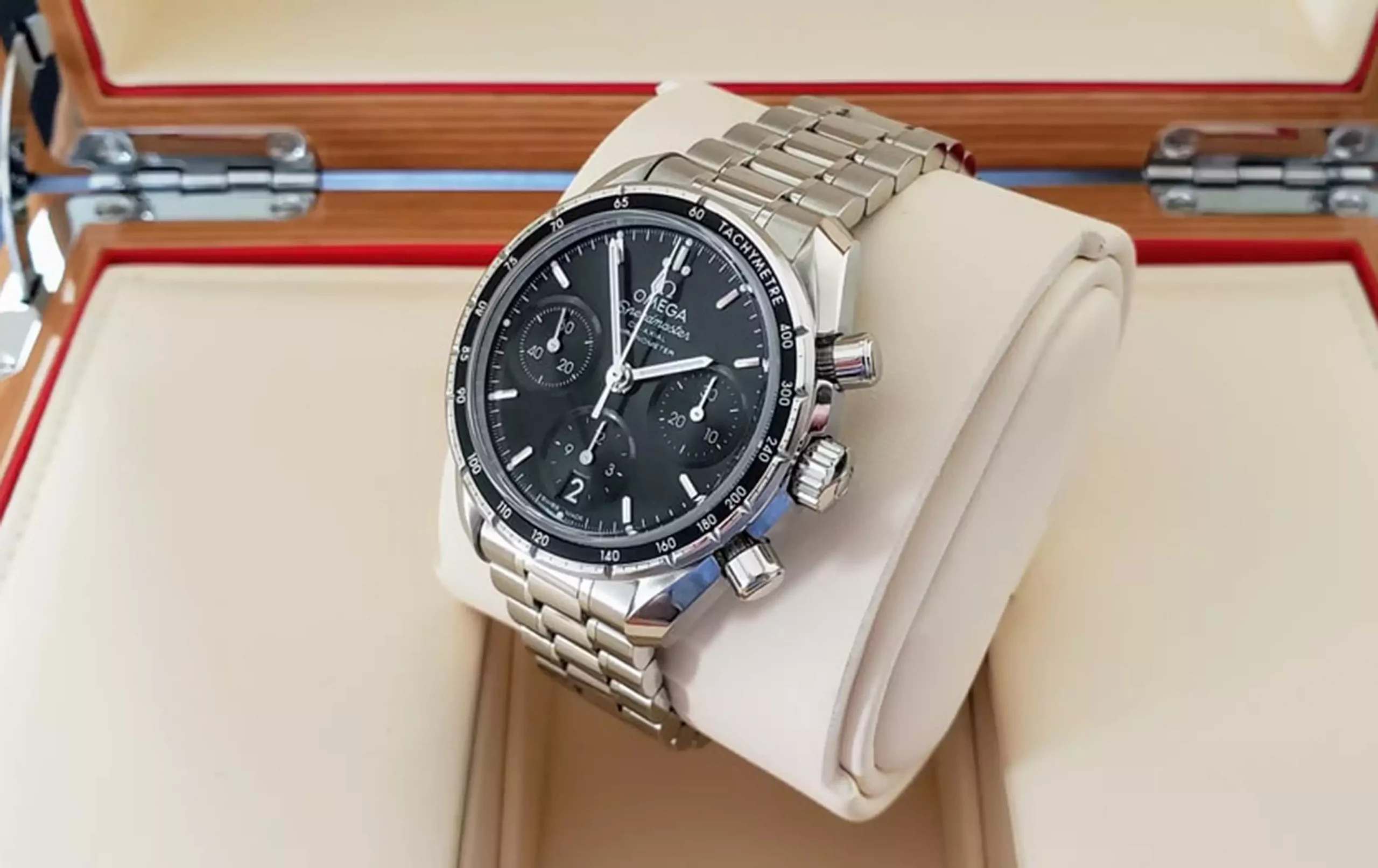Omega Speedmaster Chronograph Automatic Black Dial Men’s Watch Item No. 324.30.38.50.01.001 ( Replica )