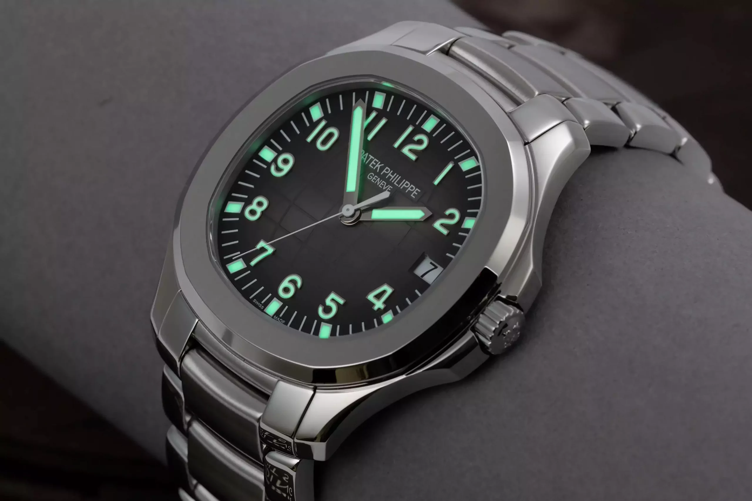 PATEK PHILIPPE Aquanaut Black Dial Men’s Watch Item No. 51671A-001 ( Replica )