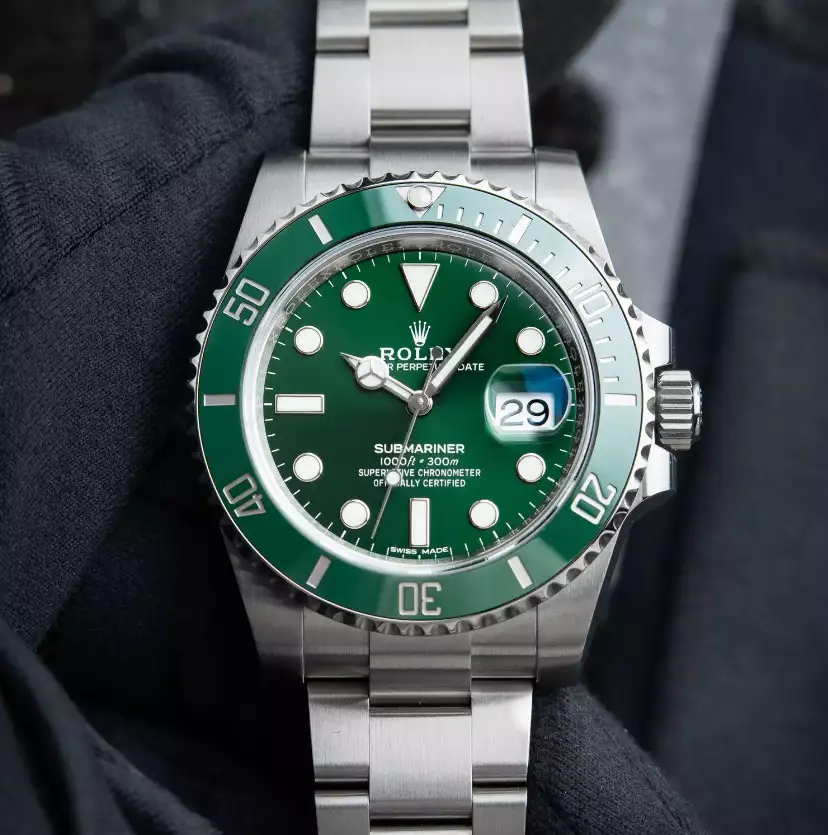 Rolex Submariner Oyster Perpetual Hulk 116610LV Green Dial Steel Bracelet 40mm Men’s Watch ( Replica )